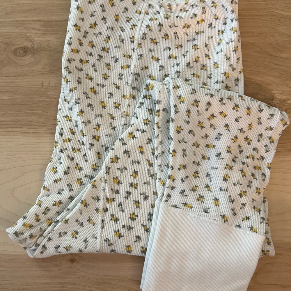 The Great x Eddie Bauer Waffle Lounge Pant in White with Floral Print XL